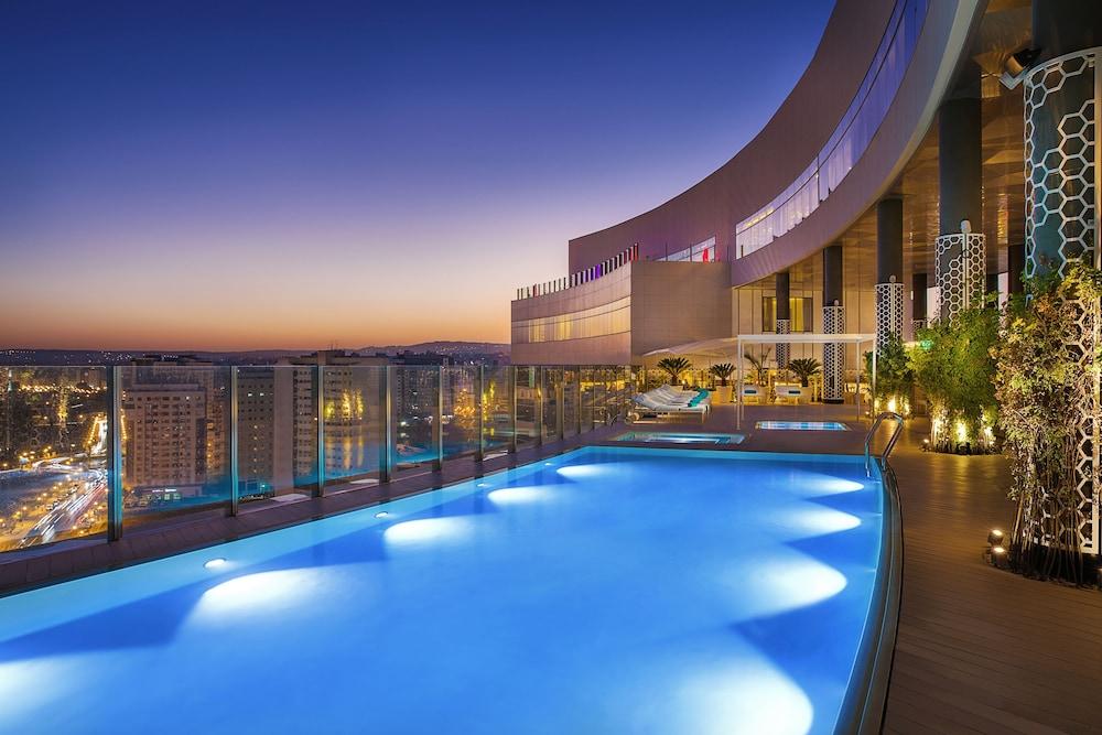 فندق هيلتون تانجر سيتي سنتر آند ريزدنسز طنجة المظهر الخارجي الصورة The pool at the 360° Sky Lounge